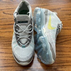 Nike VaporMax Flyknit in Gray and Yellow